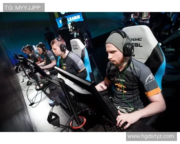 基尔队与卡尔斯鲁队激战正酣谁能在这场较量中笑到最后